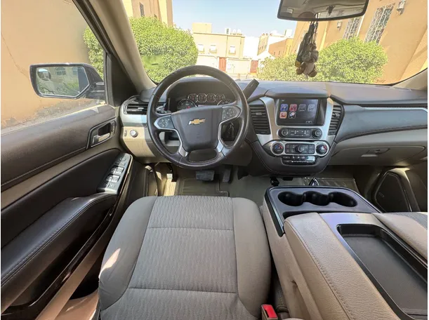 Car image 17