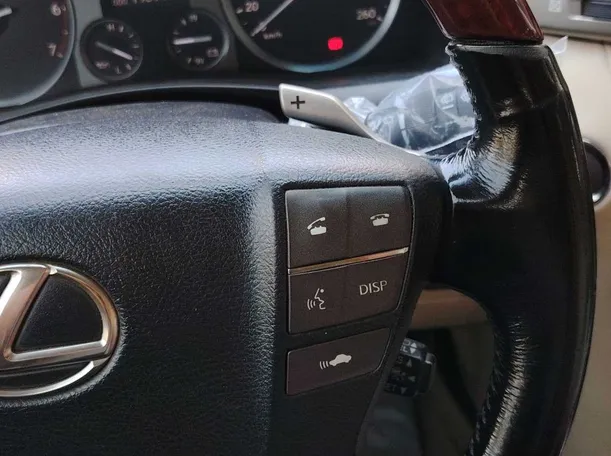 Car image 30