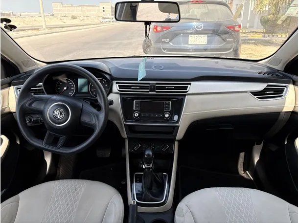 Car image 18