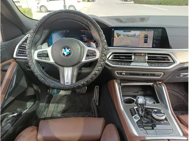 Car image 17