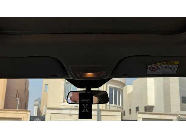 Car image 25