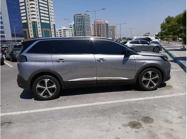 Car image 8
