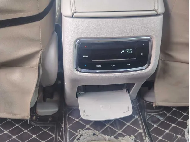 Car image 34