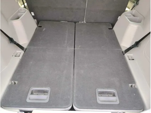 Car image 32