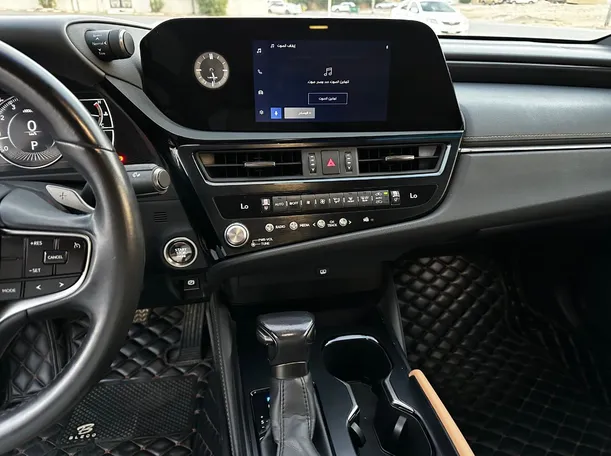 Car image 18