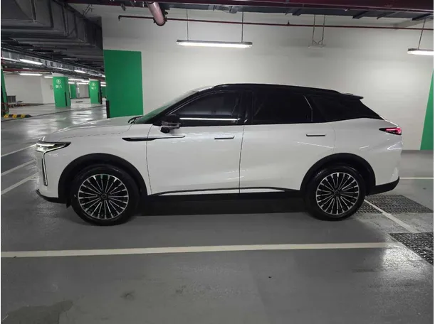 Car image 8