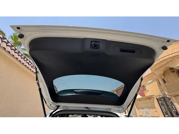 Car image 24