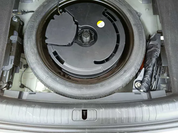 Car image 33