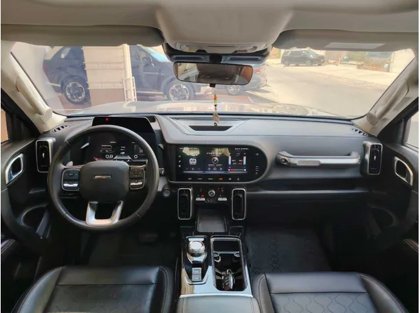 Car image 19