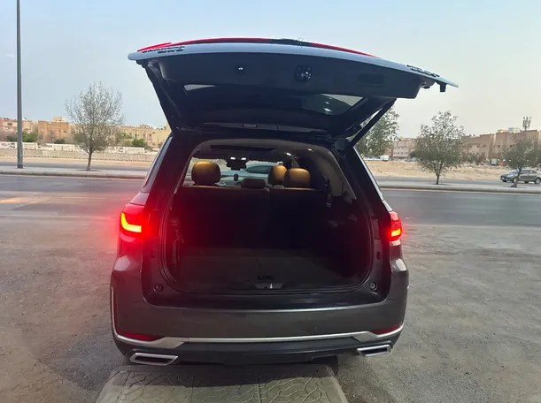 Car image 18