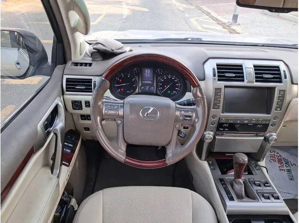 Car image 14