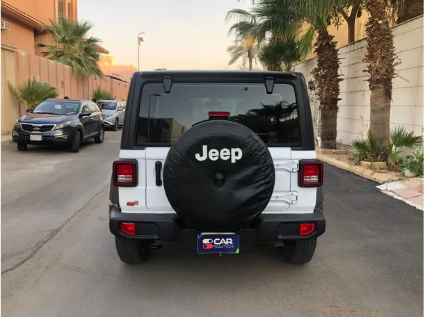 Car image 6