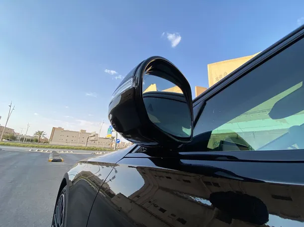 Car image 25
