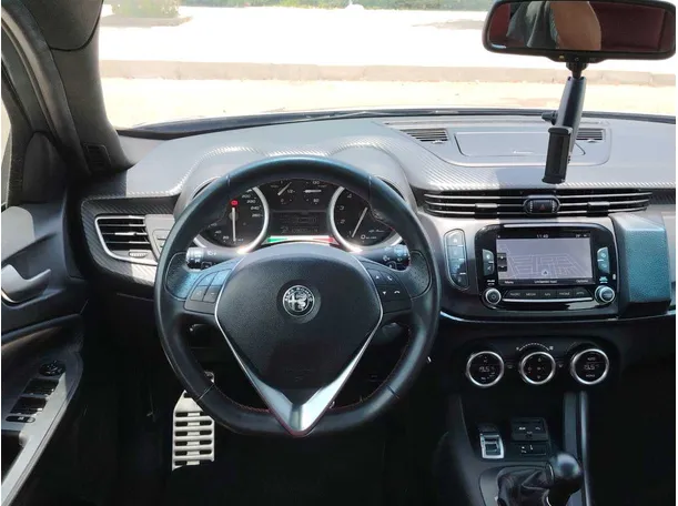 Car image 26