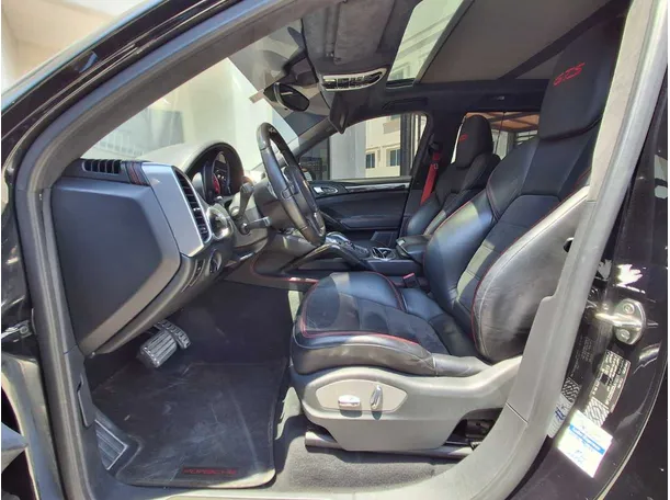 Car image 12
