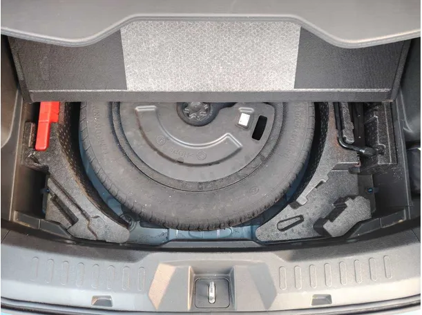 Car image 33