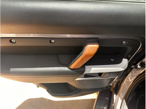 Car image 30