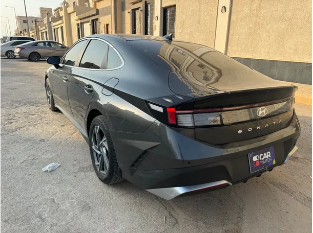 Car image 7