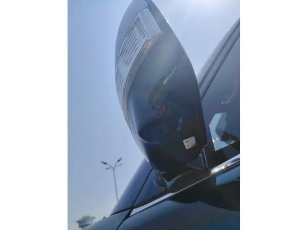 Car image 32