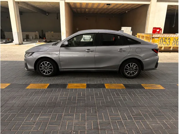Car image 8