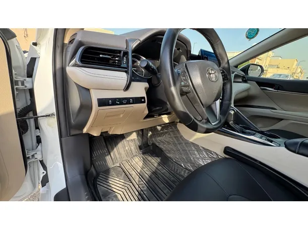 Car image 25