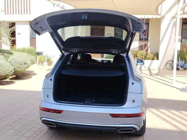 Car image 20