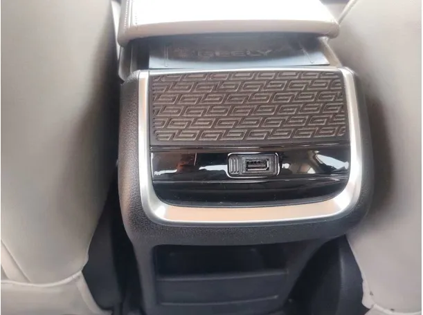 Car image 25