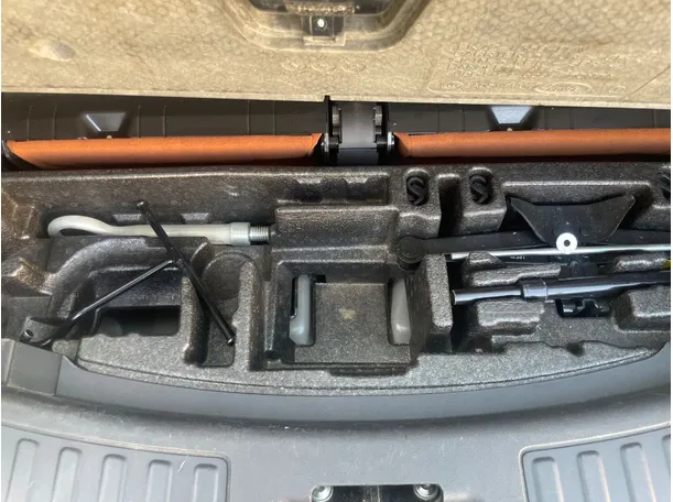 Car image 27