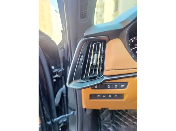 Car image 37
