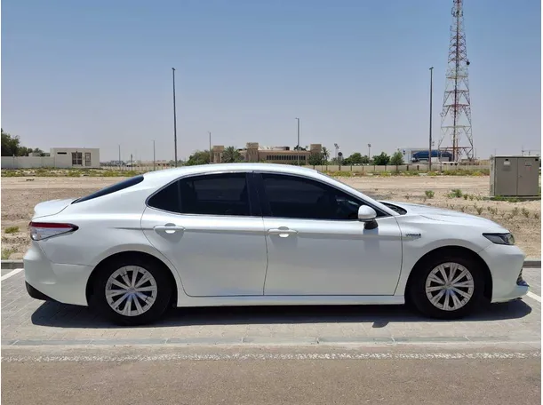 Car image 8