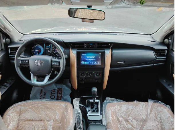 Car image 17