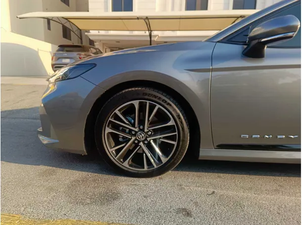 Car image 12