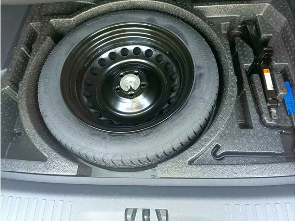 Car image 33