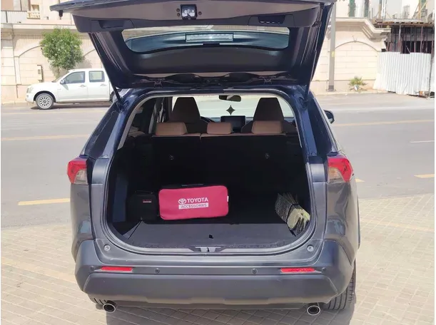 Car image 23