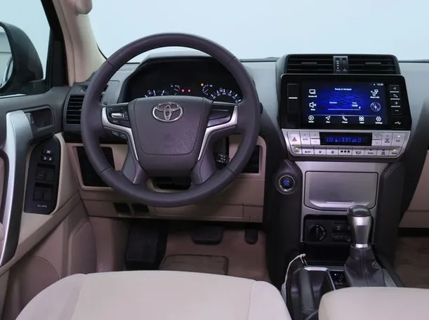 Car image 15