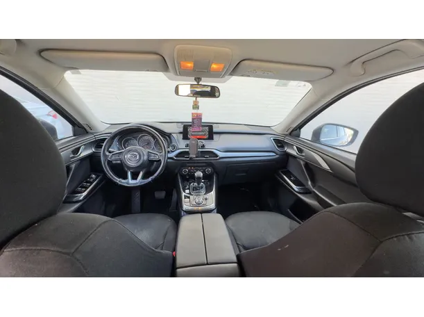 Car image 12