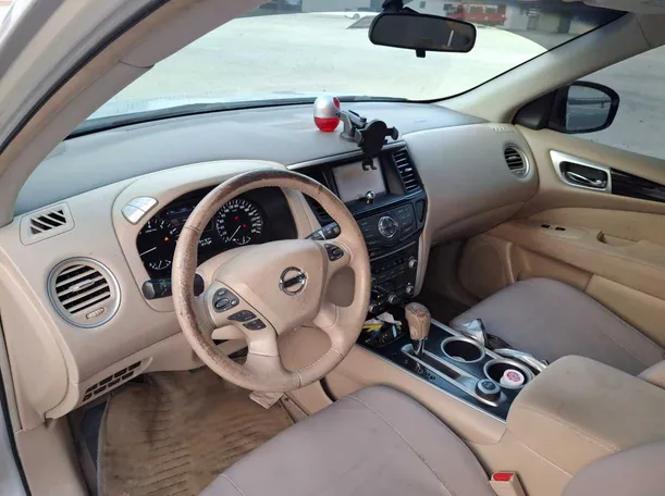 Car image 11
