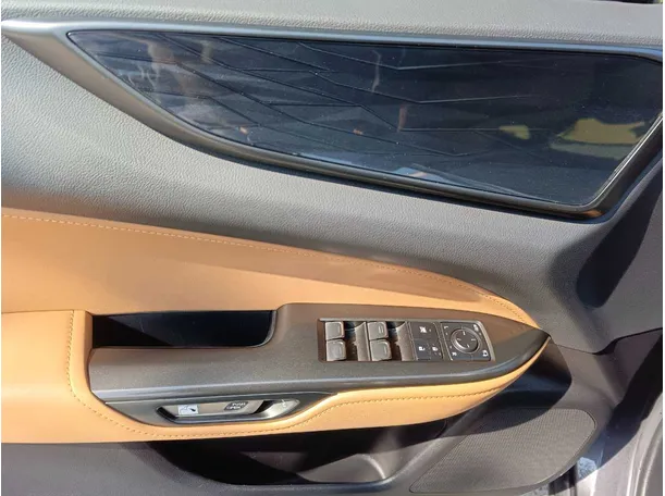 Car image 34