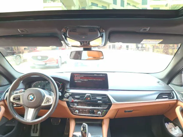Car image 17
