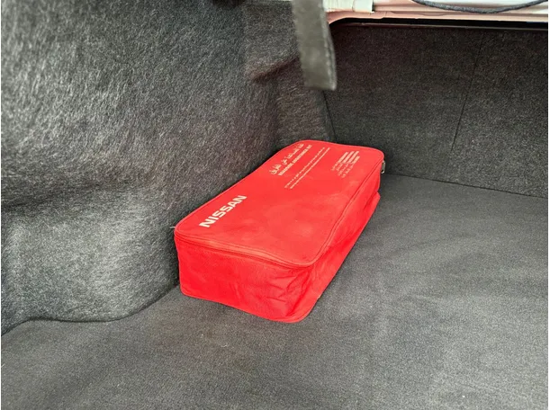 Car image 24