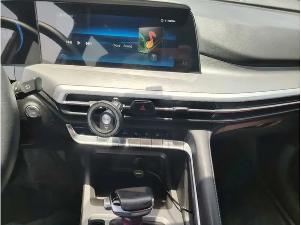 Car image 25