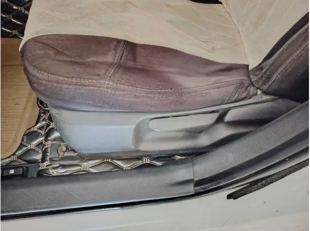 Car image 46