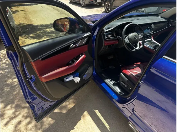 Car image 10