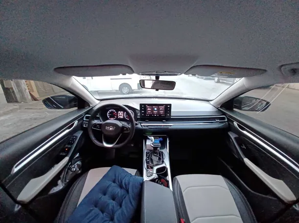 Car image 12