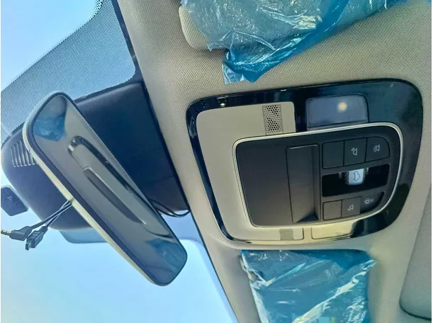 Car image 30
