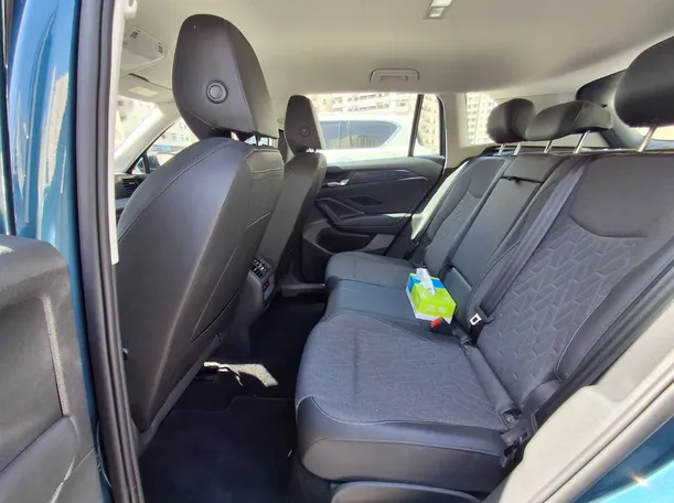 Car image 13