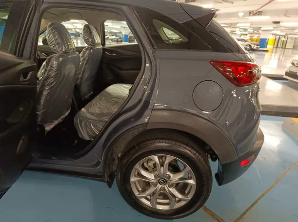 Car image 16