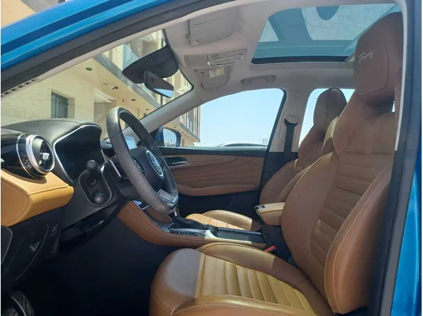 Car image 11