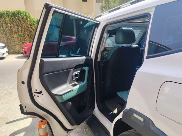 Car image 10