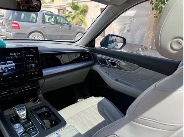 Car image 24